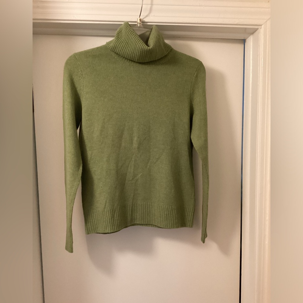 Avellline size S cashmere turtleneck sweater